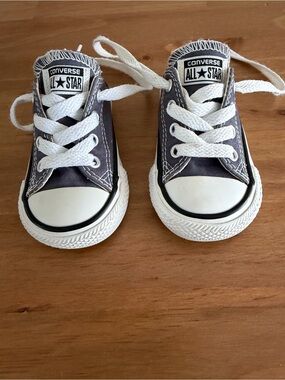 Converse Kids Low Top Sneakers in Gray and White Infant Size 4